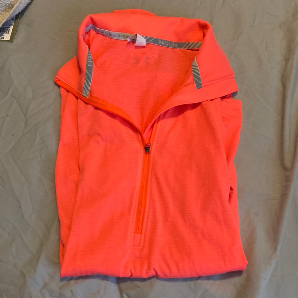 Under armor heat gear throw over xrun shirt